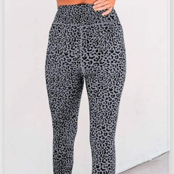 Leopard 2 piece set yoga/running set (Xl=sz12) - Picture 4 of 4